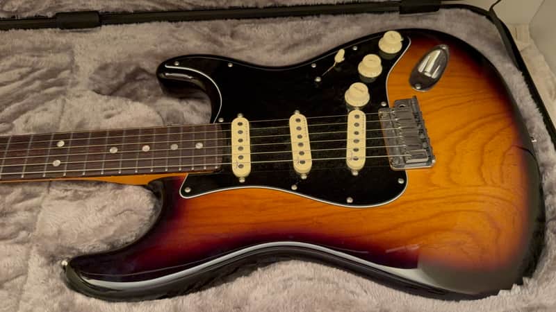 Fender American Ultra Luxe Stratocaster with Rosewood Fretboard 2021 - 2024 - 2-Color Sunburst