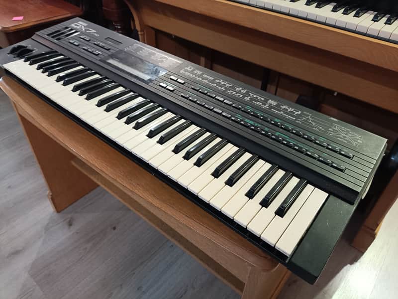 Yamaha DX7IIFD 16-Voice Synthesizer with Floppy Drive 1986 - 1989 - Black image 1