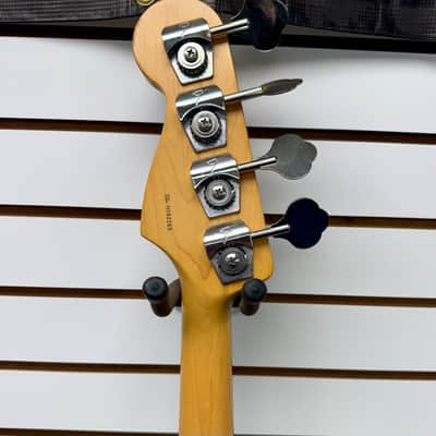Fender Jazz Bass Made In USA 1995 Cream White with Case - Pre Owned image 15