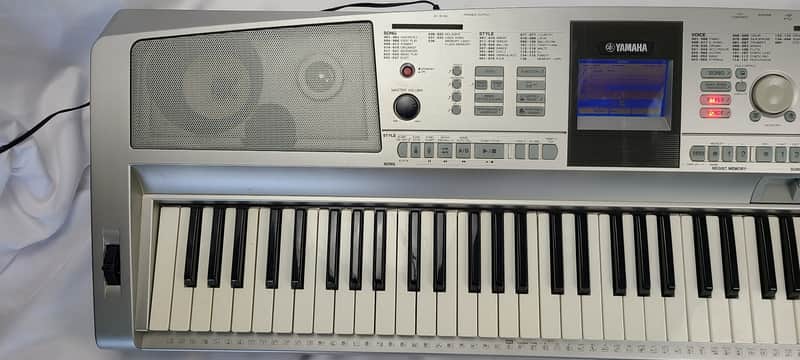 Yamaha 電子ピアノ 61鍵盤　DGX-305 Yamaha DGX305 Keyboard | zZounds