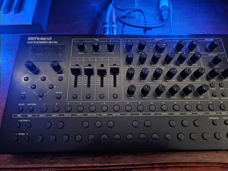 Roland SH-4D Polyphonic Desktop Synthesizer