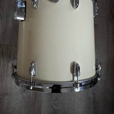 Gretsch Vintage Early 80s 13x15 (15 Diameter) Tom Floor Tom White Nitron Jasper Shell Excellent Condition image 2