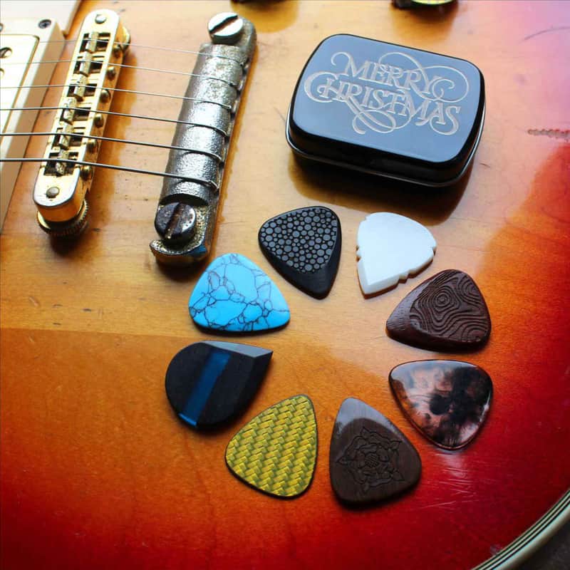 2023 Timber Tones Merry Christmas Electric Guitar Tin of 8 Gui…