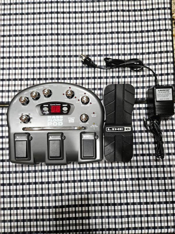 Line 6 Floor POD Multi-Effect and Amp Modeler 2010s - Black image 1