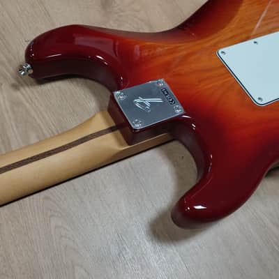 Fender Player Strat MN - Aged Cherry Burst image 6
