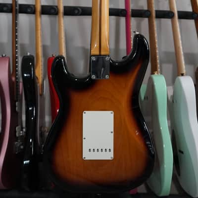 Fender Vintera II '60s Stratocaster with Maple Fretboard 2023 - Present - 3-Color Sunburst image 10