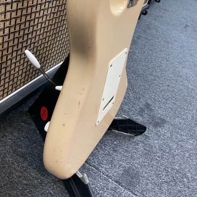Fender Highway One Stratocaster with Maple Fretboard 2006 - 2009 - Honey Blonde Transparent image 10