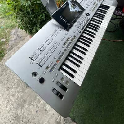 Yamaha Tyros4 61-Key Arranger Workstation Keyboard 2010s - Silver