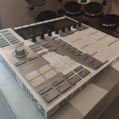 Native Instruments Maschine MK3 Dinamo – Limited Edition image 2