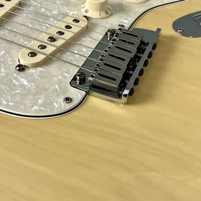 Fender Custom Classic Stratocaster 2004 - Honey Blonde image 5