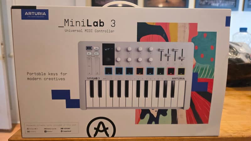 Arturia MiniLab MKIII 25-Key MIDI Controller 2022 - Present - White image 1