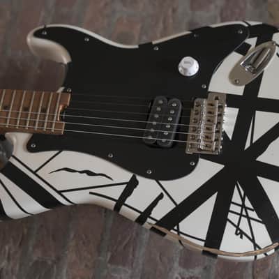 EVH Striped Series ’78 Eruption - White with Black Stripes Relic image 15