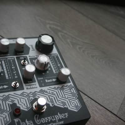 EarthQuaker Devices Data Corrupter Modulated Monophonic PLL Harmonizer image 4