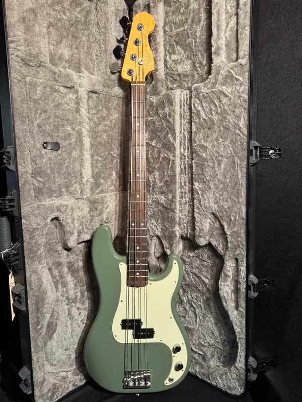 2017 Fender American Professional Precision Bass image 1