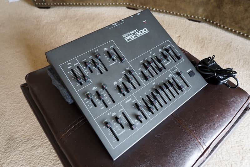 Roland PG-300 - Programmer for Alpha Juno 1 & 2, MKS-50 - Perfect Working image 1