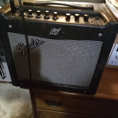 Fender Mustang I 20-Watt 1x8" Modeling Guitar Combo 2010 - 2012 - Black image 2