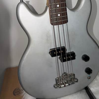 Vantage VS600B Witch Bass 1981 - Silver ( re-painted ) image 2