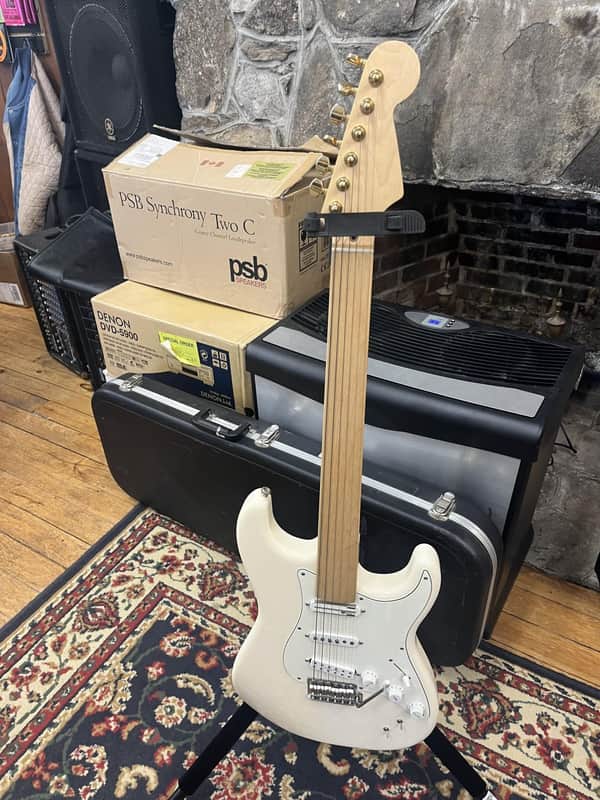 Ed O'Brien EOB Fender stratocaster with Fretless Warmouth Neck