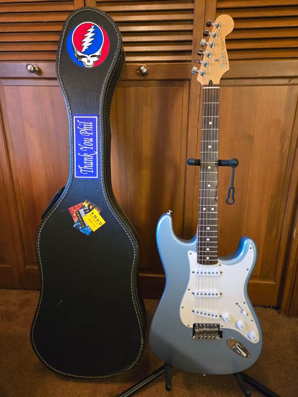 Fender Standard Stratocaster with Maple Fretboard 2001 - 2005 - Blue Agave image 1