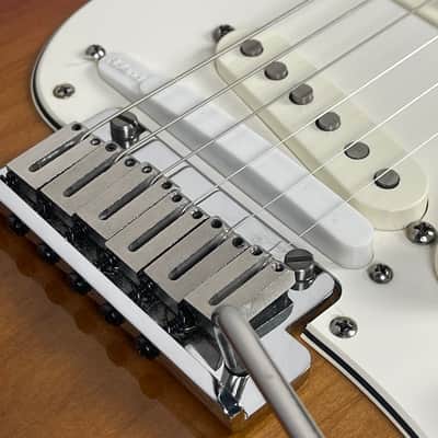 Fender American Series VG Stratocaster with Maple Fretboard 2007 - 2009 - 3-Color Sunburst image 18