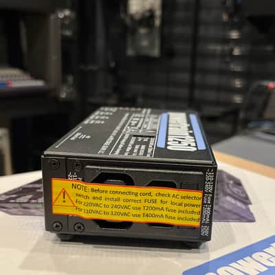 Pedaltrain Powertrain 1250 Multi-Output Pedalboard Power Supply image 4