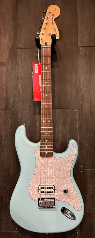 BRAND NEW 2023 Fender Limited Edition Tom DeLonge Signature Stratocaster Daphne Blue w/ Gig Bag