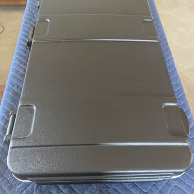 *Excellent* SKB Pro Electric Bass Guitar Hardshell Case 2024 - Black image 1