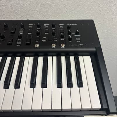 Yamaha YC61 61-Key Stage Keyboard image 4