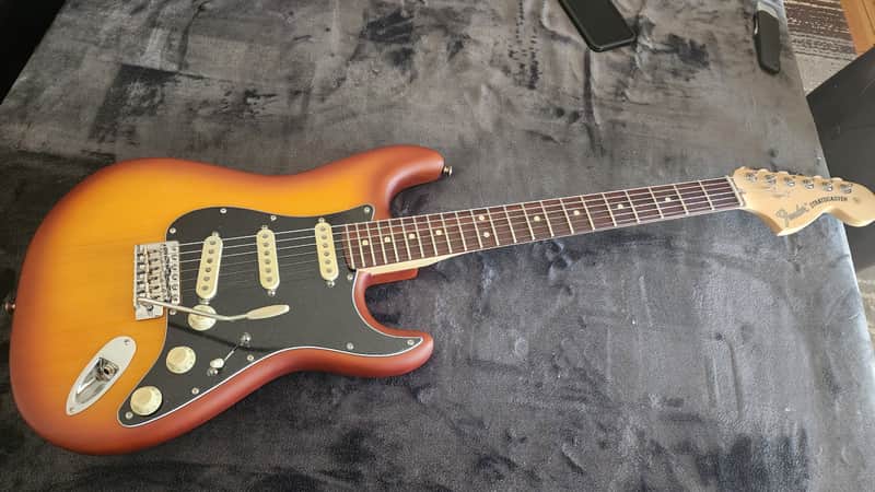 Fender Performer 2024 - Spruce - Honey Burst image 1