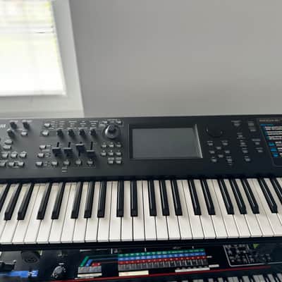 Yamaha MODX6 Synthesizer, like new