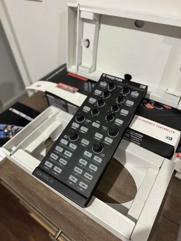 Native Instruments Traktor Kontrol X1 2010s - Black image 1