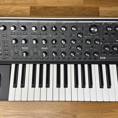 Moog Subsequent 37