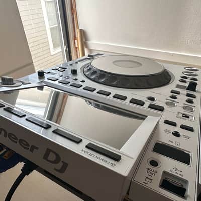 Pioneer Pioneer CDJ-3000-W(2x) + Pioneer DJM-900NXS2-W(1x) + Odyssey FZ Cases Bundle image 3