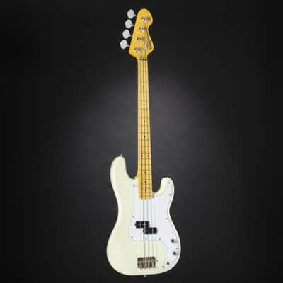 Vintage Reissued V4MVW Vintage White - 4-String Electric Bass image 7