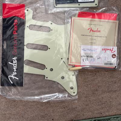 Fender American Performer Stratocaster with Rosewood Fretboard 2018 - Present - Honeyburst image 2
