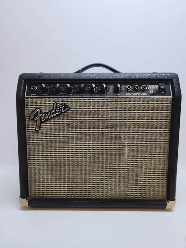 Fender Champion 110 2-Channel 25-Watt 1x10" Solid State Guitar Combo 1993 - 1999 - Black image 1