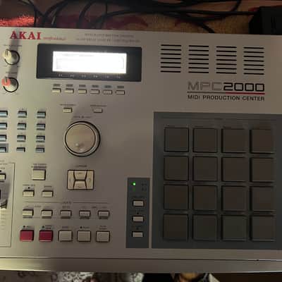 Akai MPC2000 MIDI Production Center 1997 - 2001 - Grey