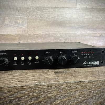 Alesis XT Digital Reverb 1U Vintage Rack Unit - USED image 5