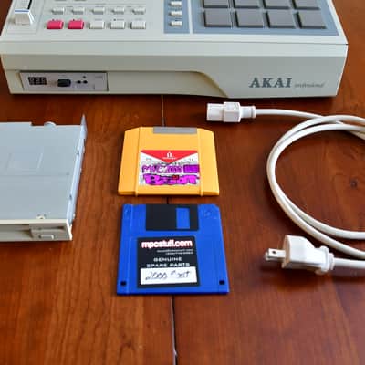 Akai MPC2000 MIDI Production Center (Upgraded 32 MB MAX RAM, Floppy Disk Reader + USB Floppy Emulator) image 6