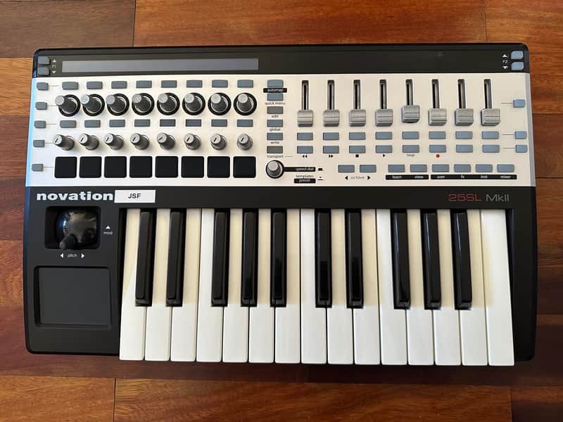Novation ReMOTE 25 SL MKII MIDI Controller 2008 - Gray image 1