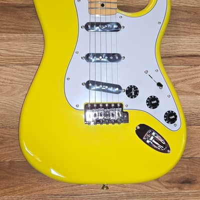 Fender MIJ Limited International Color Stratocaster 2022 - Monaco Yellow image 2