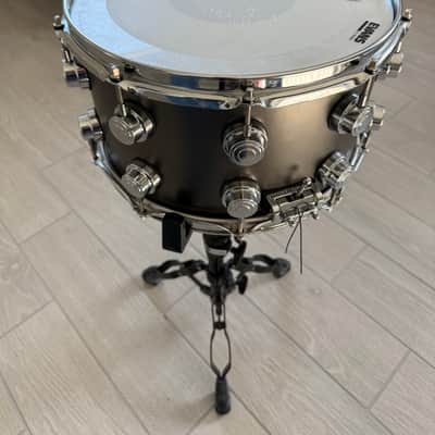 DW Collector's Series Satin Black Over Brass 8x14" Snare Drum 2021 - Present - Satin Black with Chrome Hardware image 3