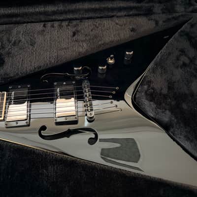 Dean STRADI VMNT-CBK Dave Mustaine Signature V with Case 2010s - Classic Black image 4