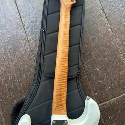 High Spirit Guitars Stray Hawk 2025 - White image 5