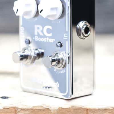 Xotic Effects RC Booster V2 Super Transparent 20dB+ Clean Boost Effect Pedal image 2