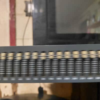 Electro-Voice EQ-131 1/3 Octave Graphic Equalizer 2000s - Gray image 3