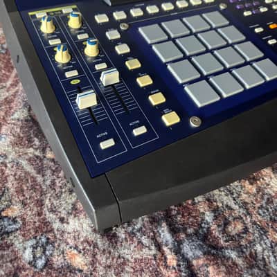 Akai MPC4000 Music Production Center 2002 - 2007 - Blue image 3