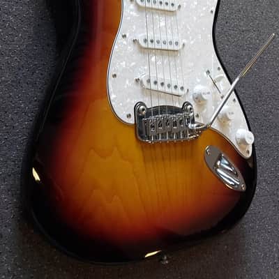 G&L Tribute Series Legacy with Rosewood Fretboard 3-Tone Sunburst image 9