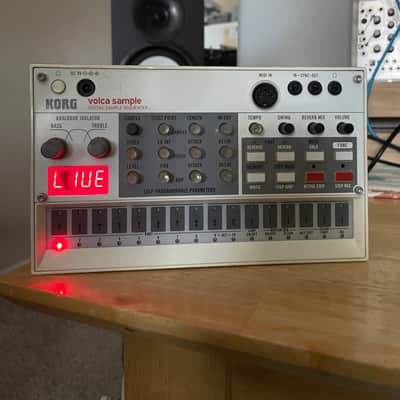 Korg Volca Sample Digital Sample Sequencer 2010s - White