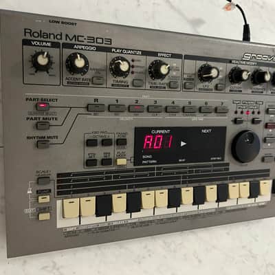 Roland MC-303 Groovebox 1990 - 1998 - Silver